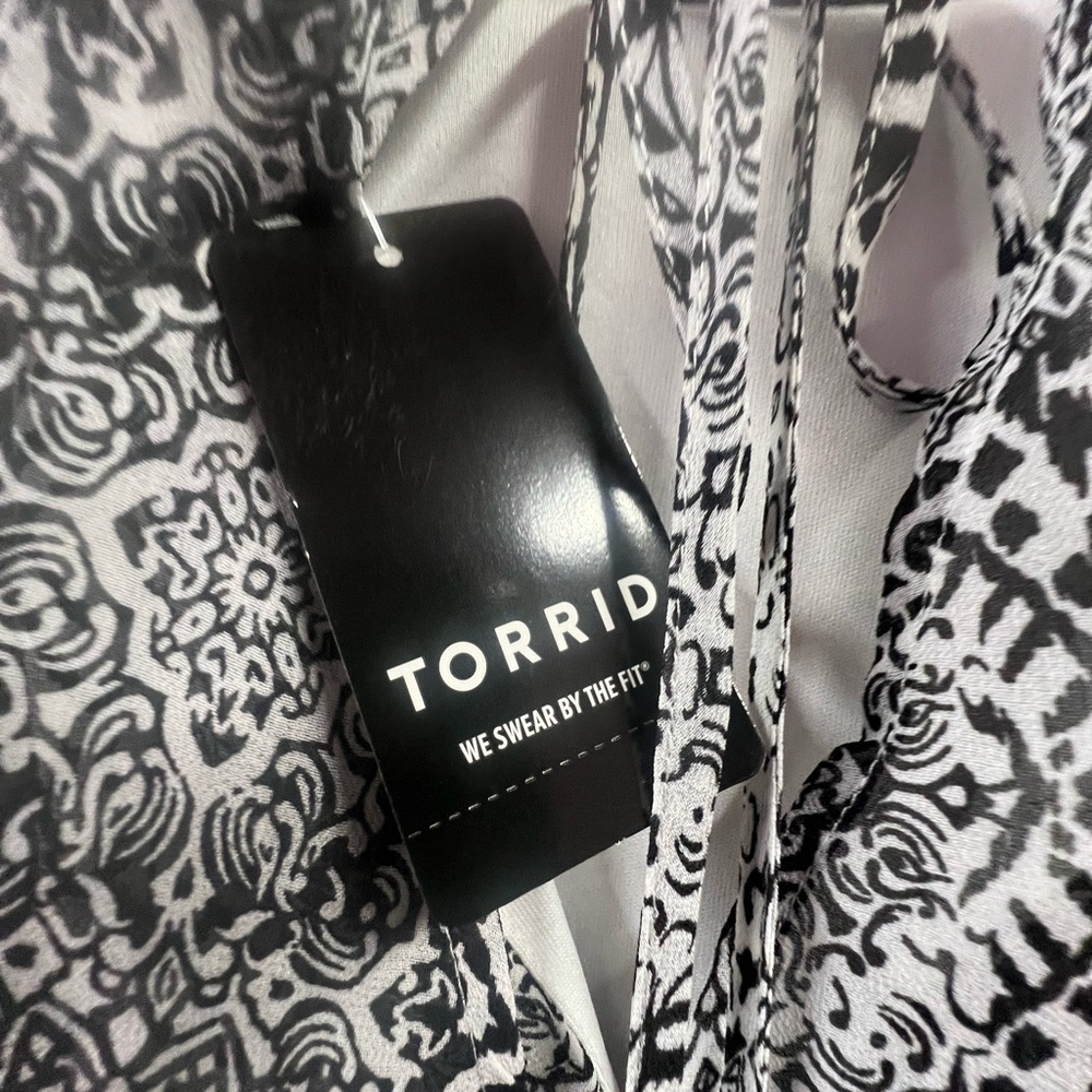 TORRID SZ 1 BLACK AND WHITE LONG LINED MAXI DRESS *BRAND NEW* - Picture 6 of 9